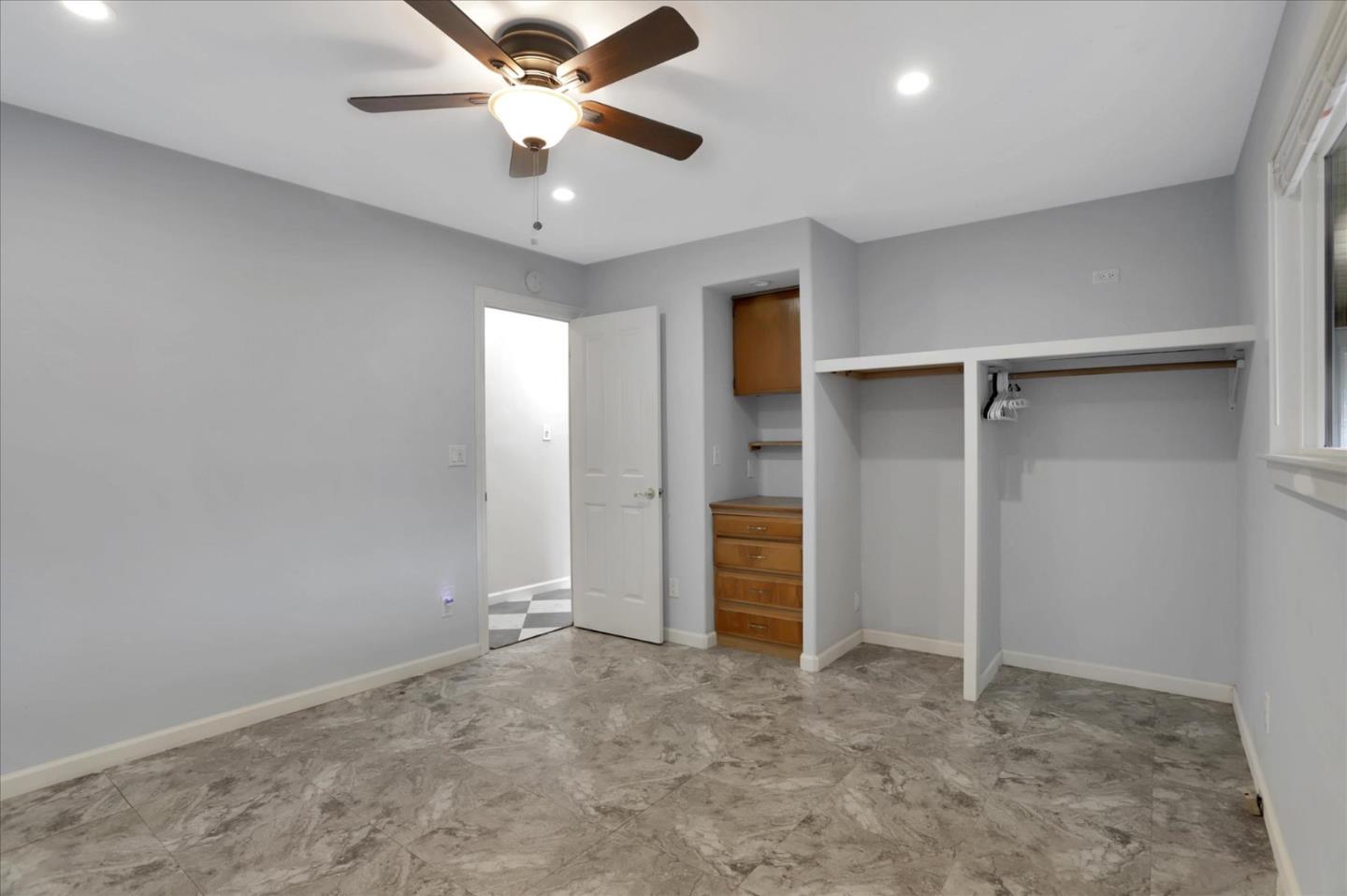 182 Elm DR 182