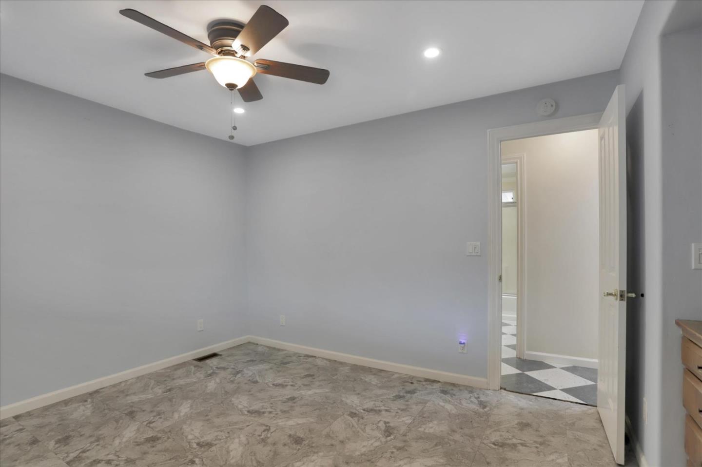 182 Elm DR 182