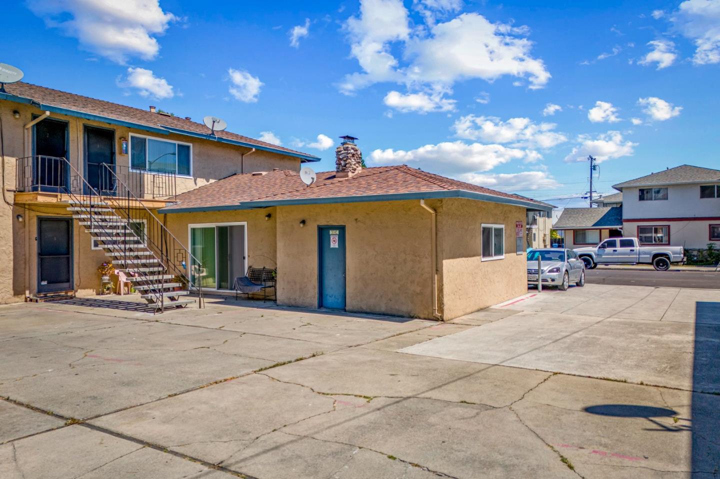 2134 Main ST