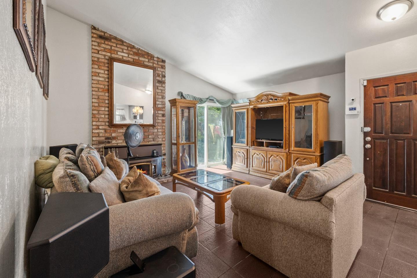 1807 Walker Court