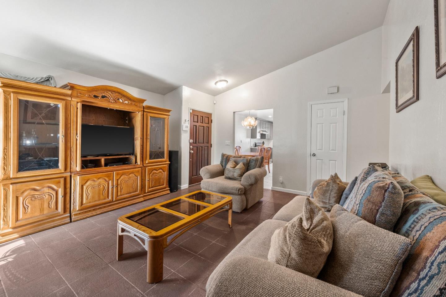 1807 Walker Court