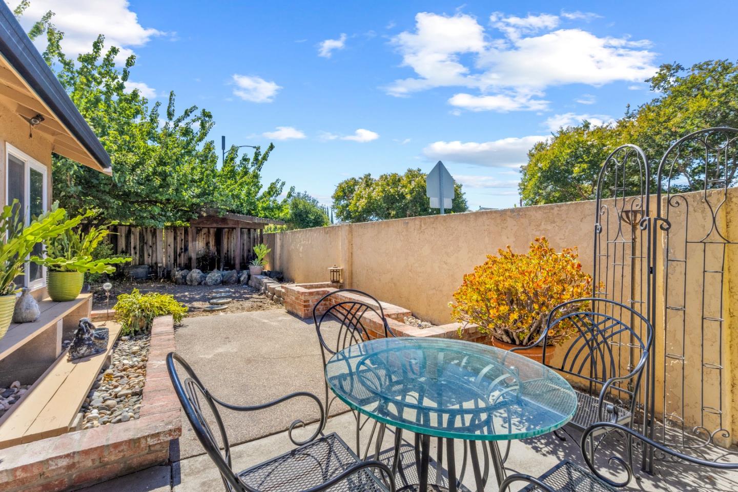1807 Walker Court