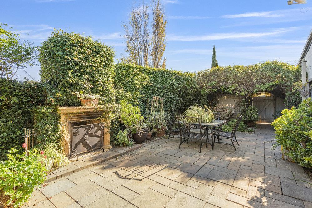 310 Via Vaquero Norte