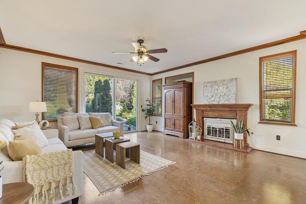 310 Via Vaquero Norte