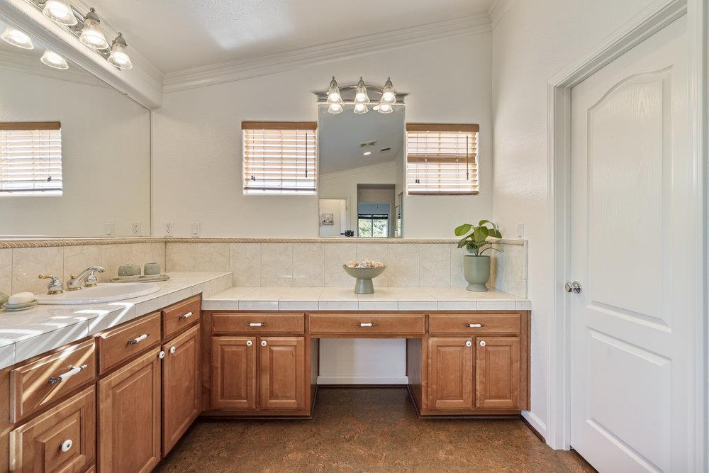 310 Via Vaquero Norte