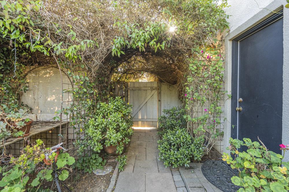 310 Via Vaquero Norte