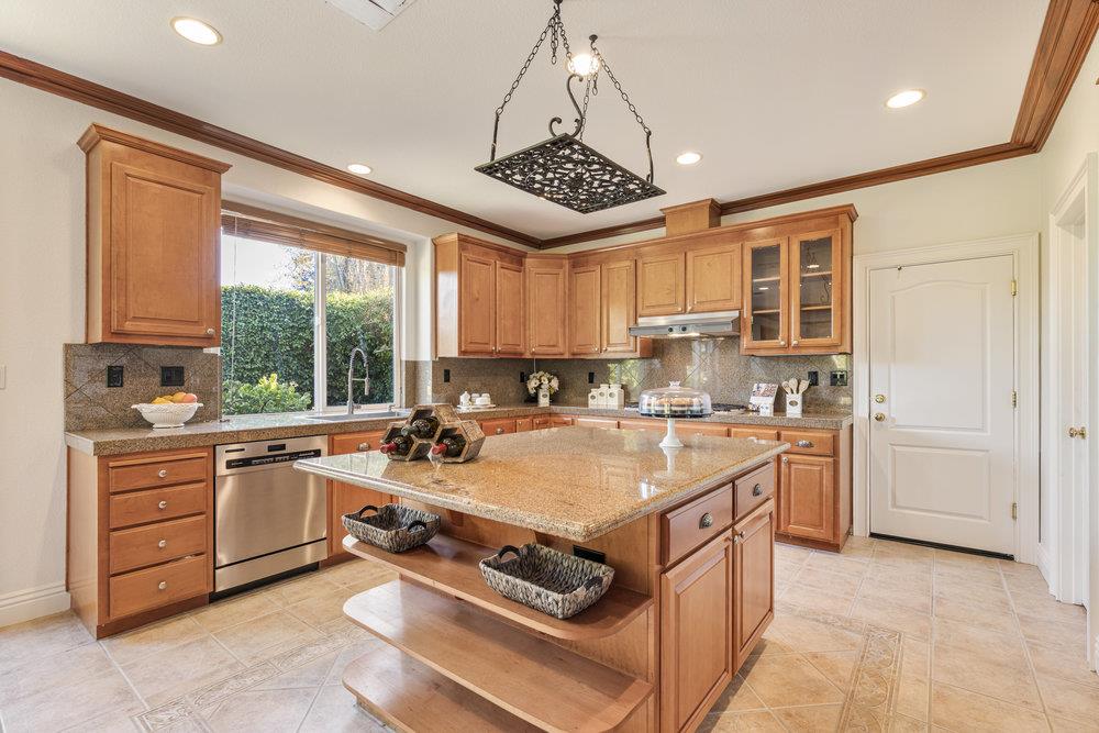 310 Via Vaquero Norte