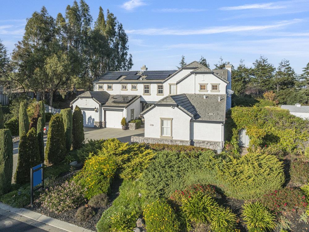 310 Via Vaquero Norte