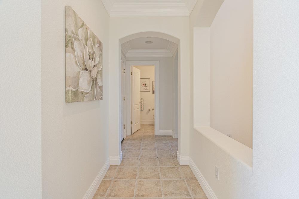 310 Via Vaquero Norte