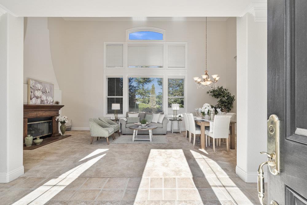 310 Via Vaquero Norte