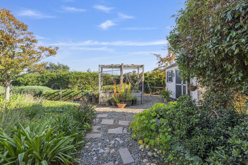 310 Via Vaquero Norte