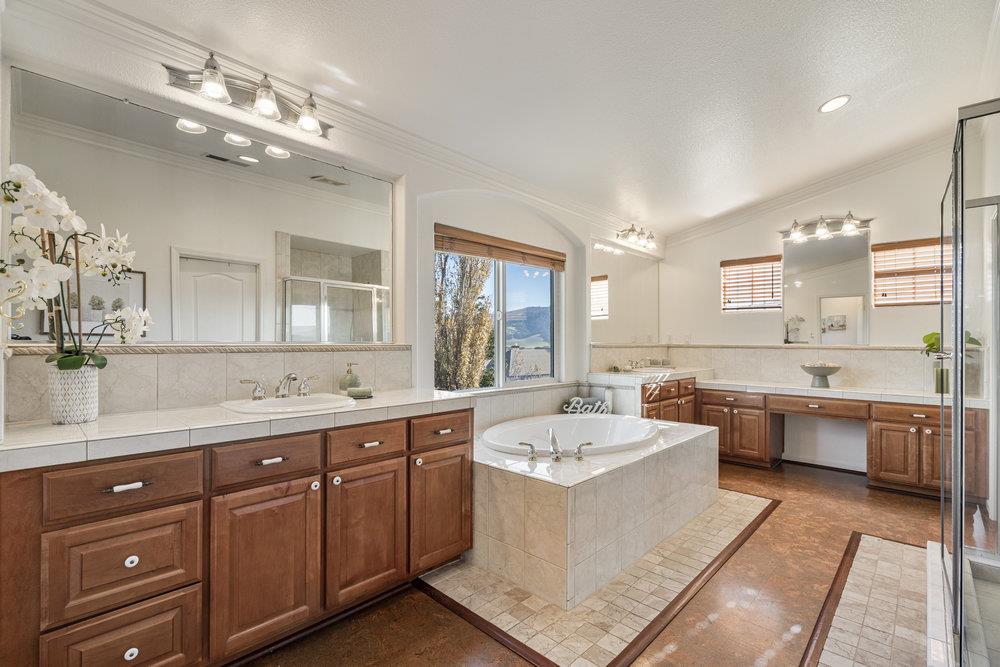 310 Via Vaquero Norte