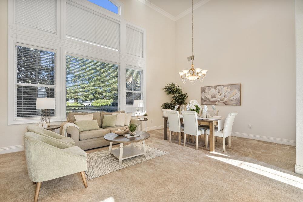 310 Via Vaquero Norte