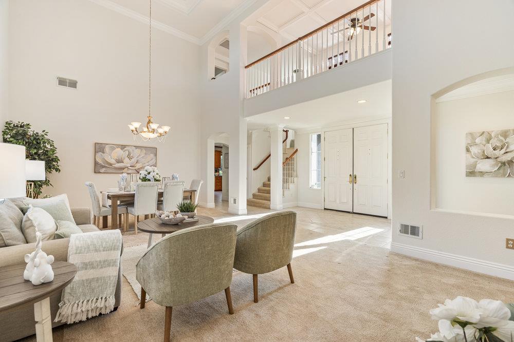 310 Via Vaquero Norte