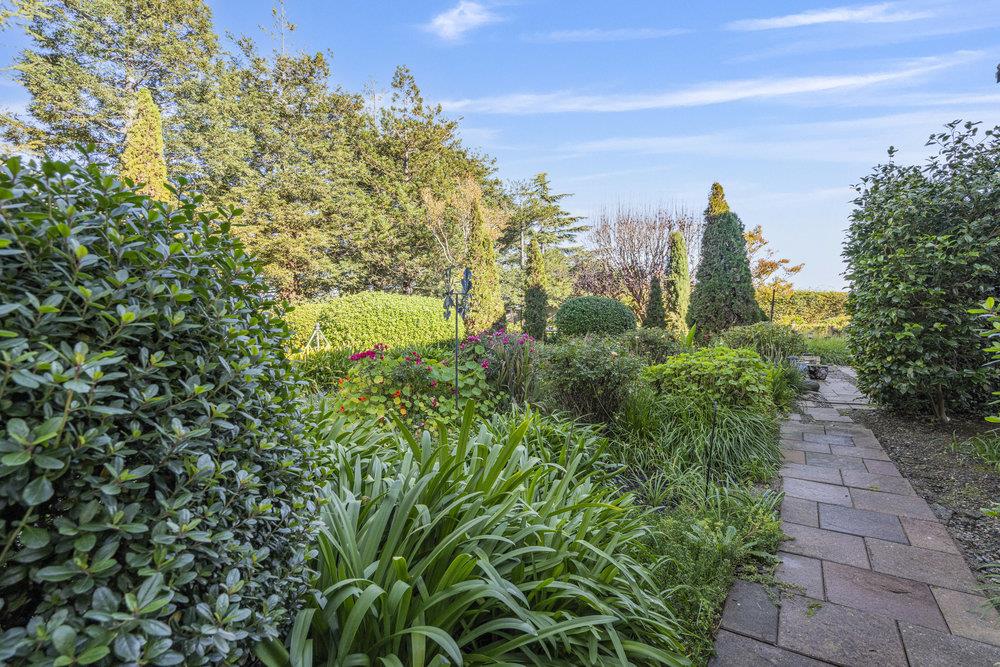 310 Via Vaquero Norte