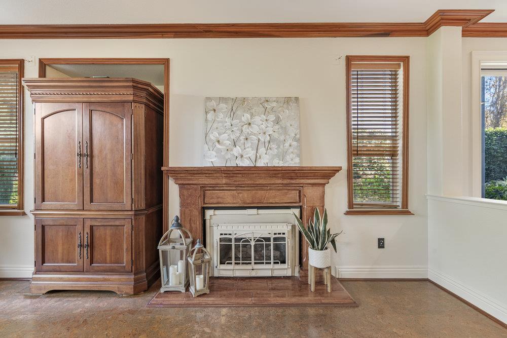 310 Via Vaquero Norte