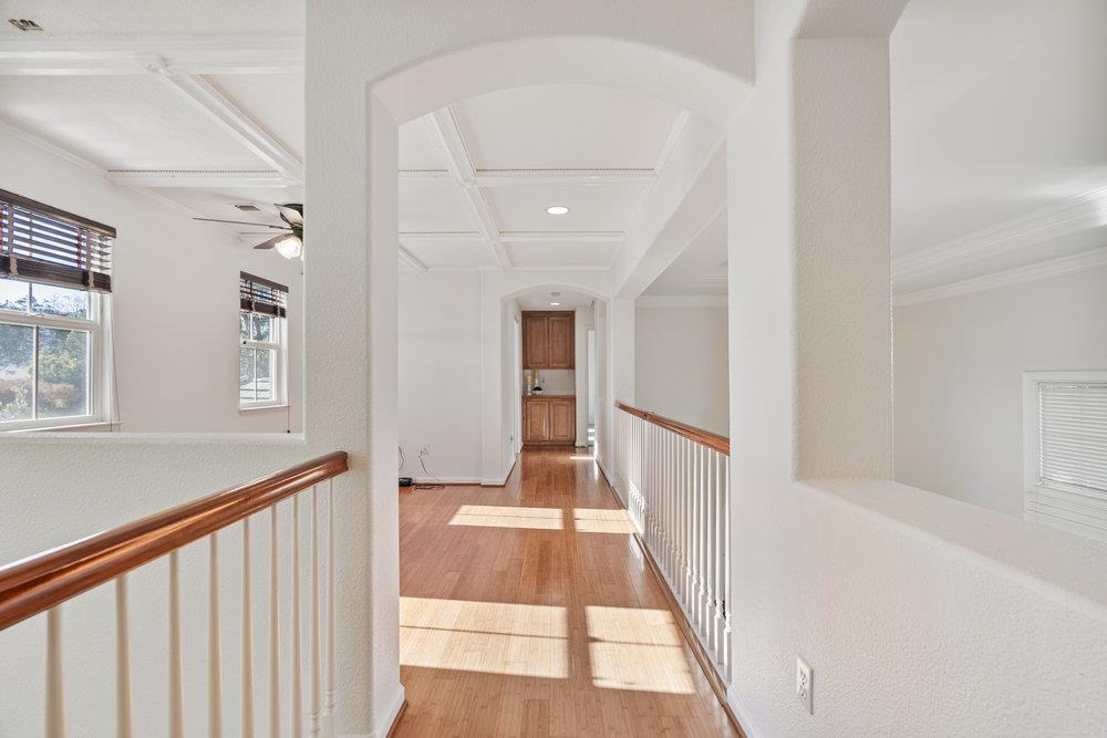 310 Via Vaquero Norte