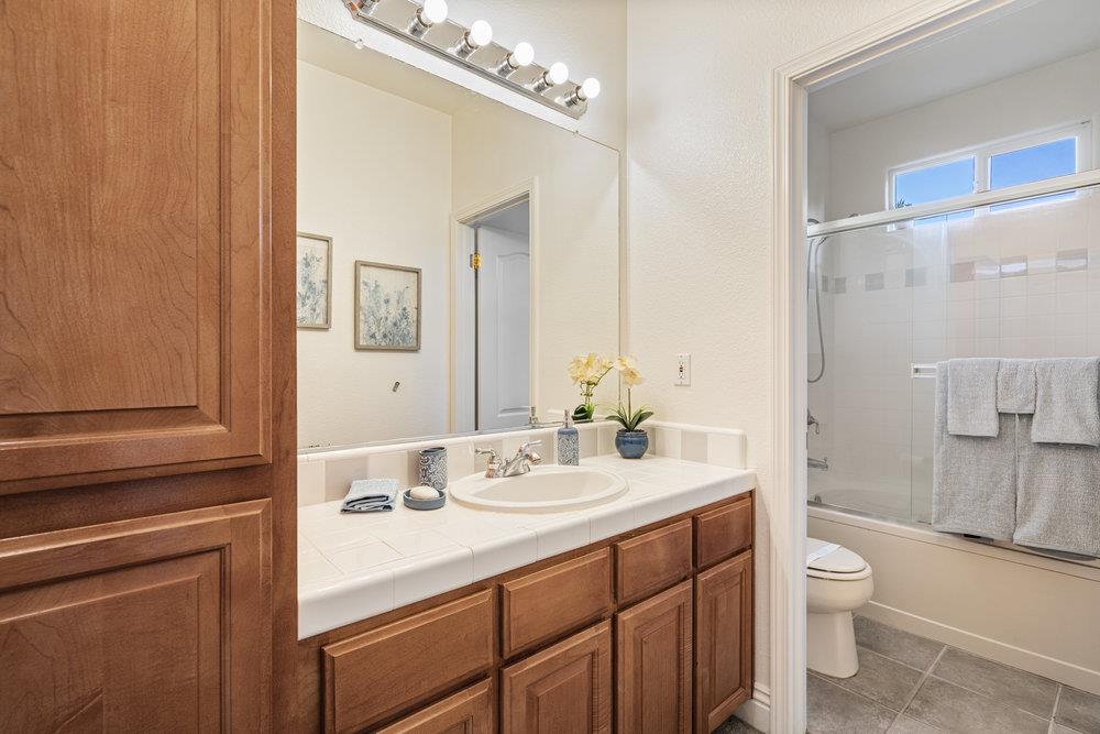 310 Via Vaquero Norte