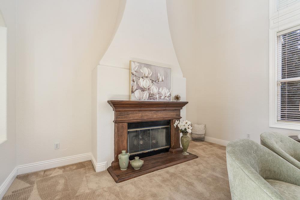 310 Via Vaquero Norte