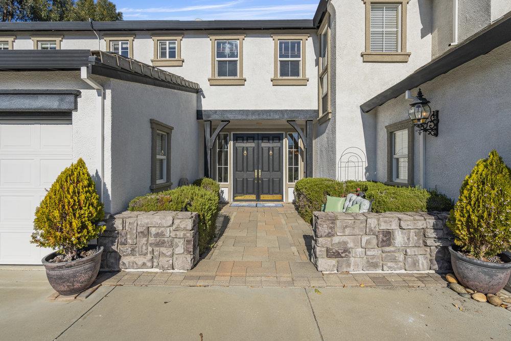 310 Via Vaquero Norte