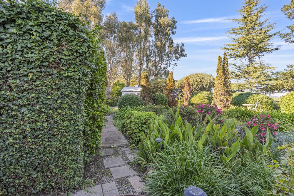 310 Via Vaquero Norte