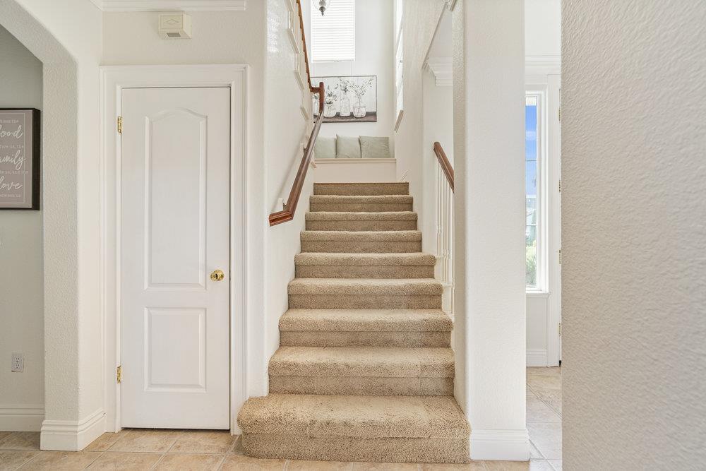 310 Via Vaquero Norte