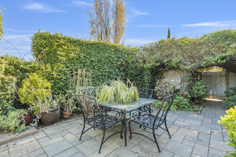 310 Via Vaquero Norte