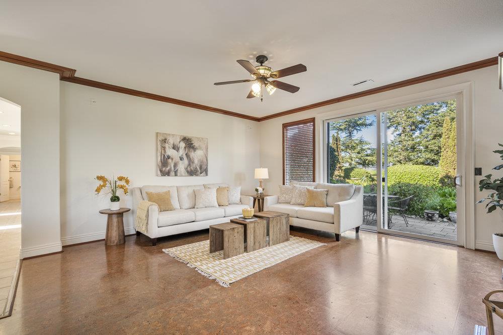 310 Via Vaquero Norte