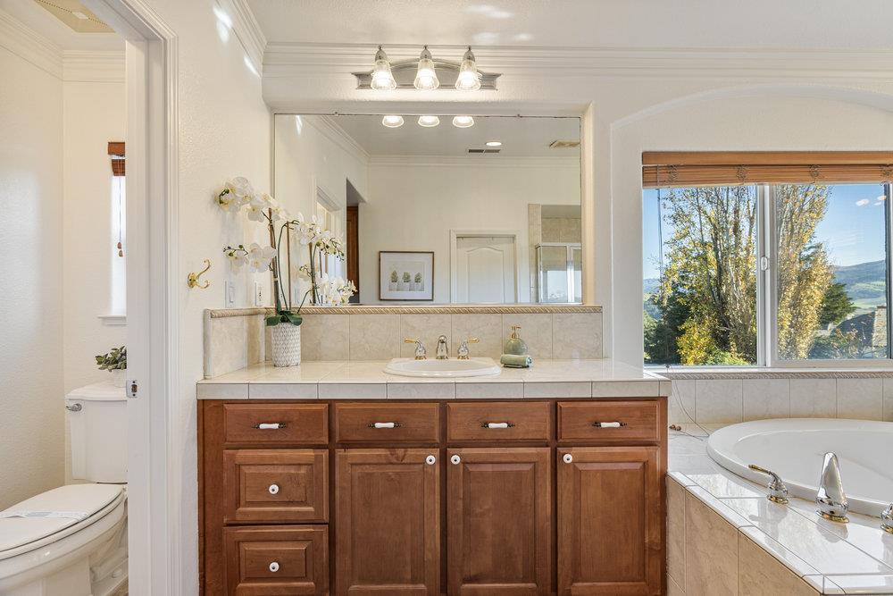 310 Via Vaquero Norte