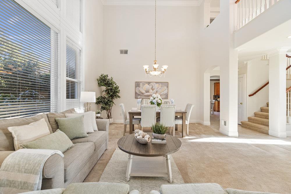 310 Via Vaquero Norte