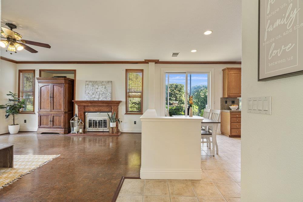 310 Via Vaquero Norte