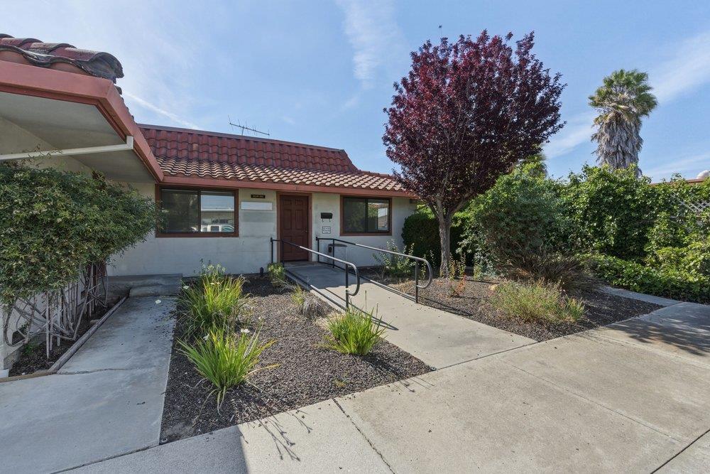901 Sunset Drive 1