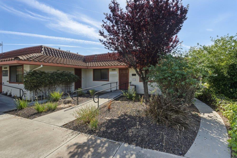 901 Sunset Drive 1
