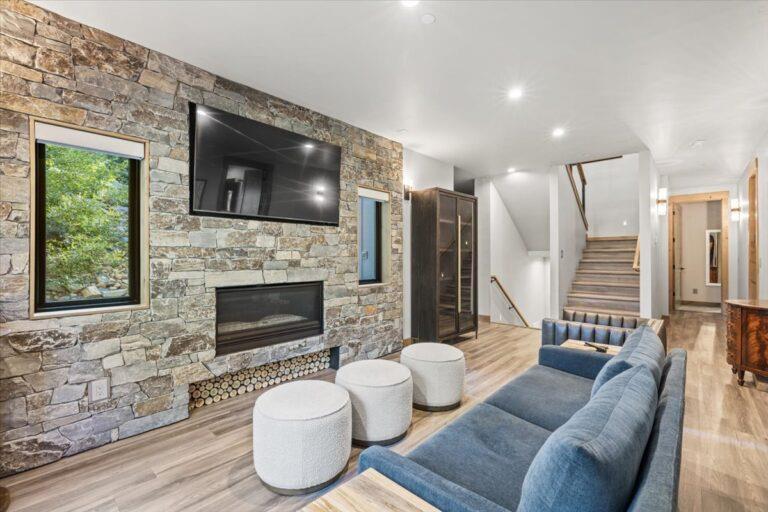 2366 Highlands Drive