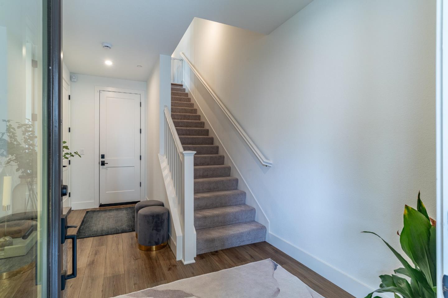 935 Loyola LN