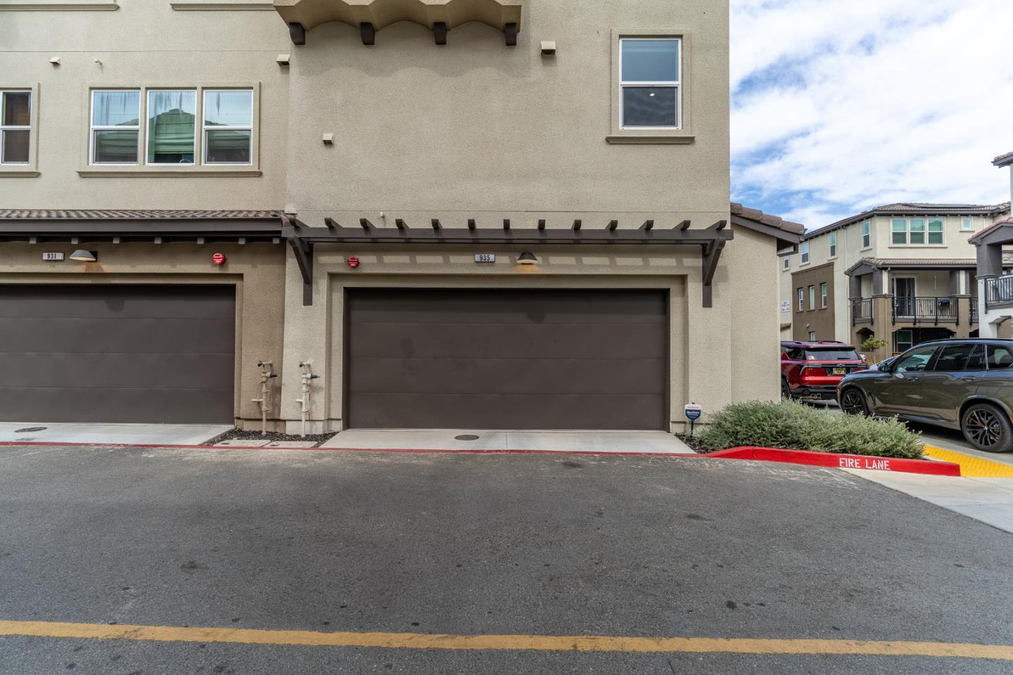 935 Loyola LN