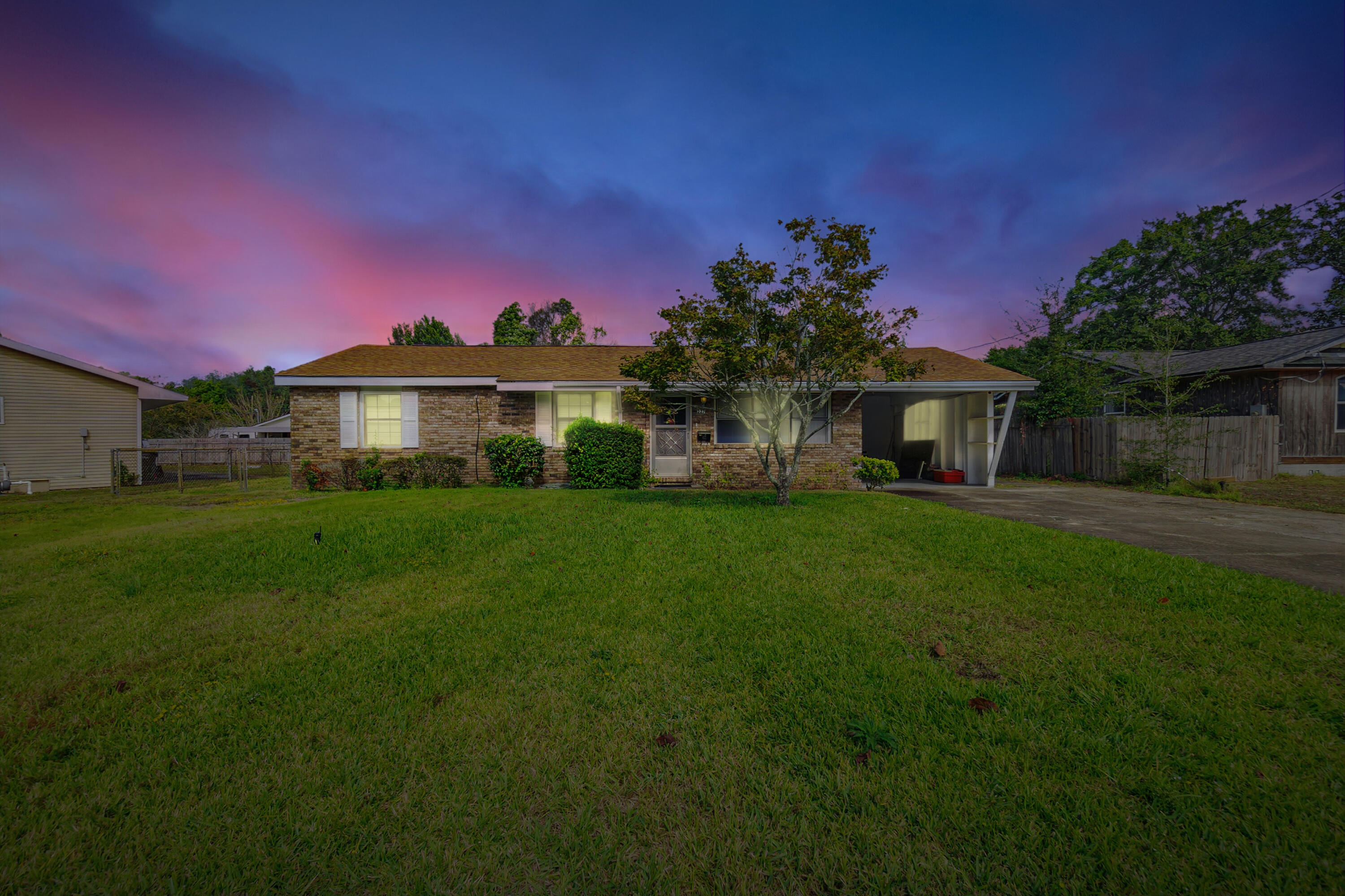 227 NW Katherine Place