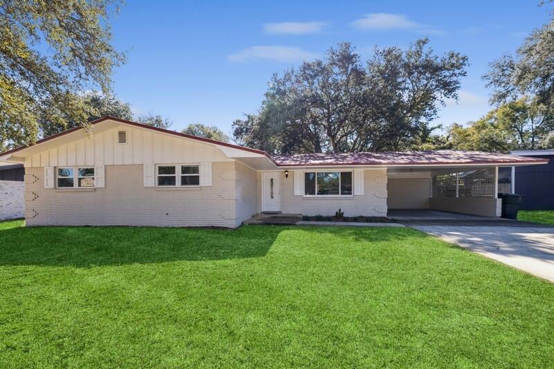 216 NW Sotir Street