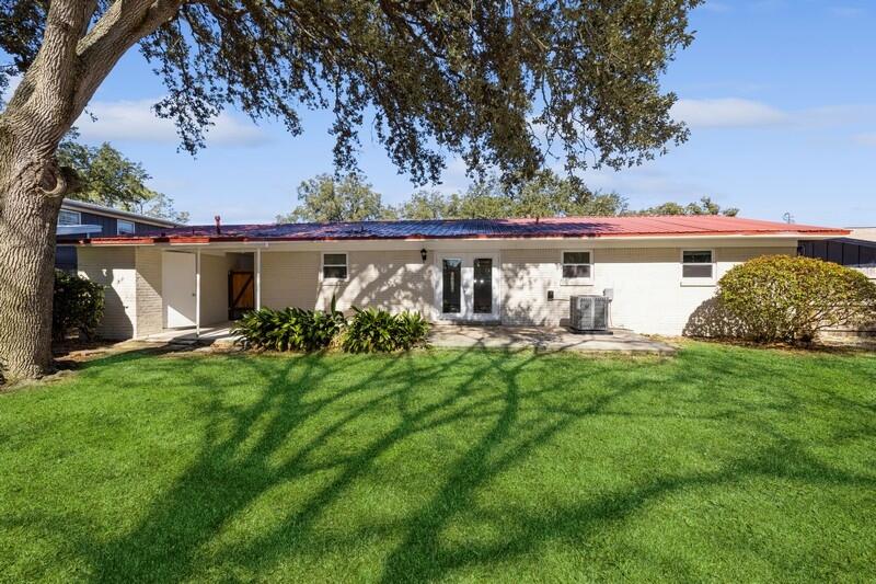 216 NW Sotir Street