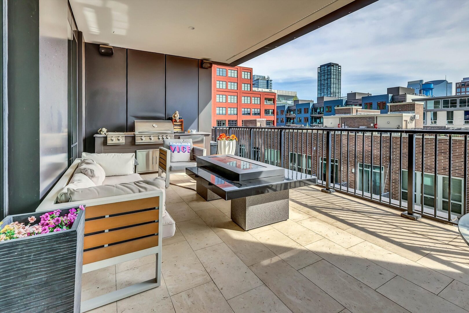 21 N May Street Unit: 501
