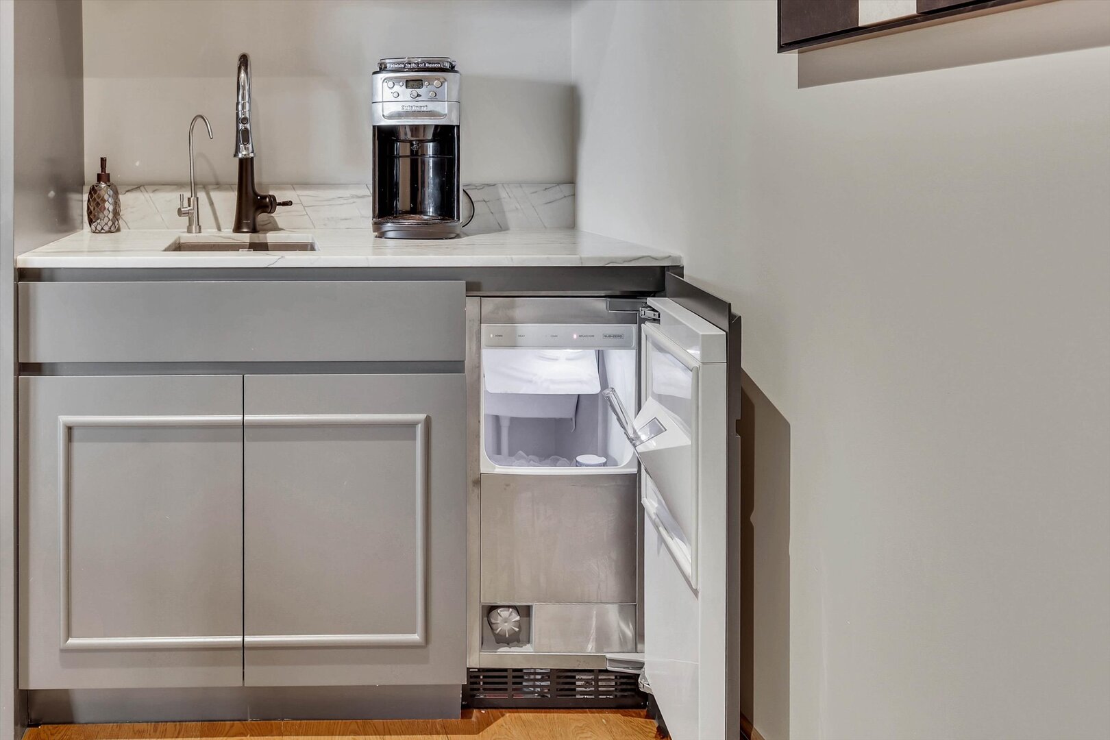 21 N May Street Unit: 501