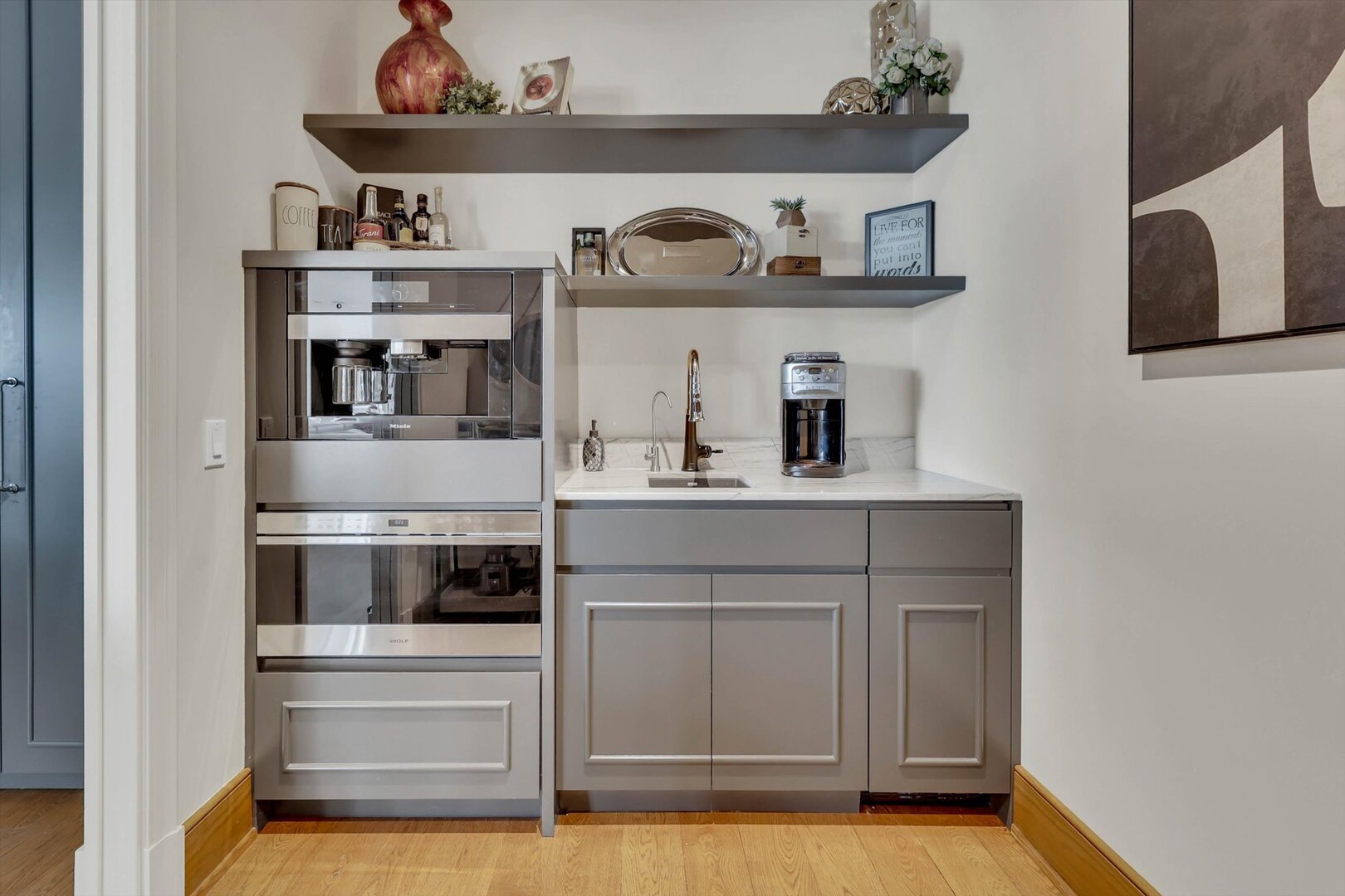 21 N May Street Unit: 501