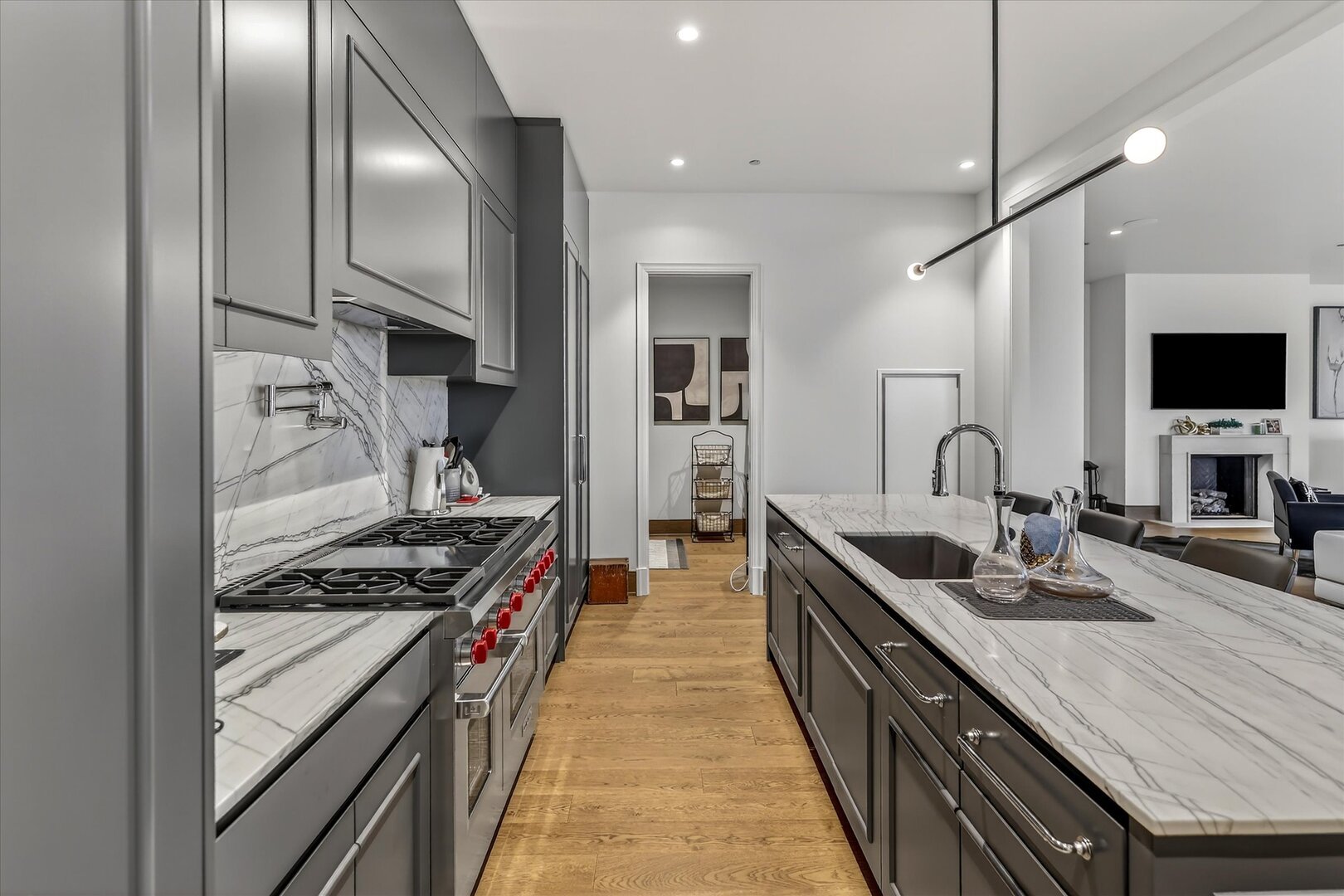 21 N May Street Unit: 501