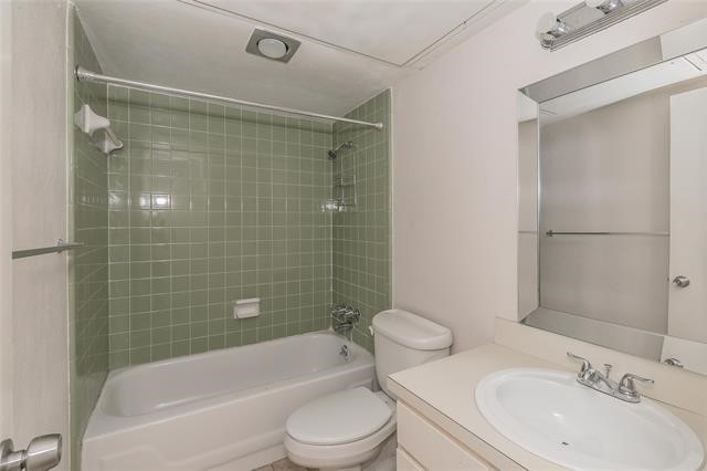 5111 Skillman Street 128