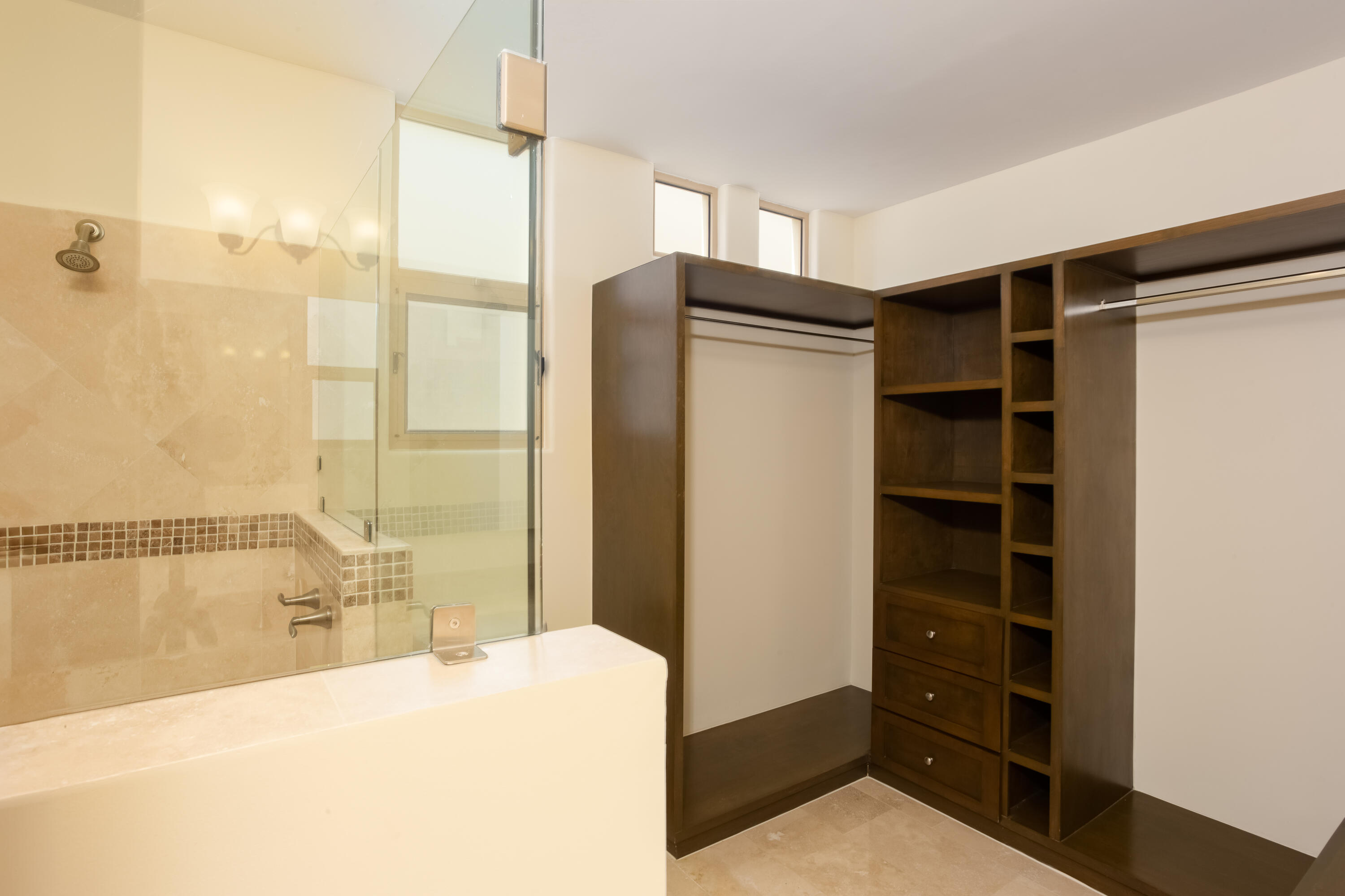 Penthouse 642 Ventanas 3B