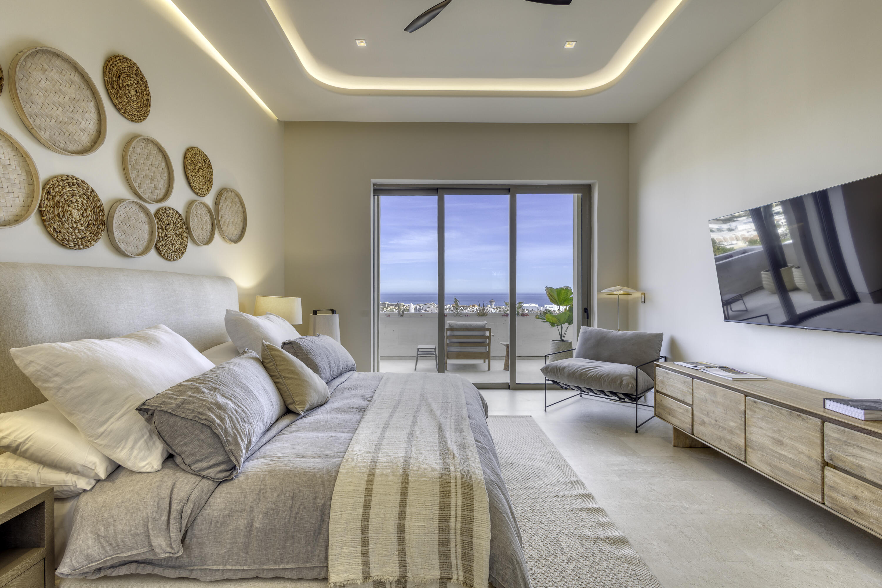 Solesta Luxury Residence 22F