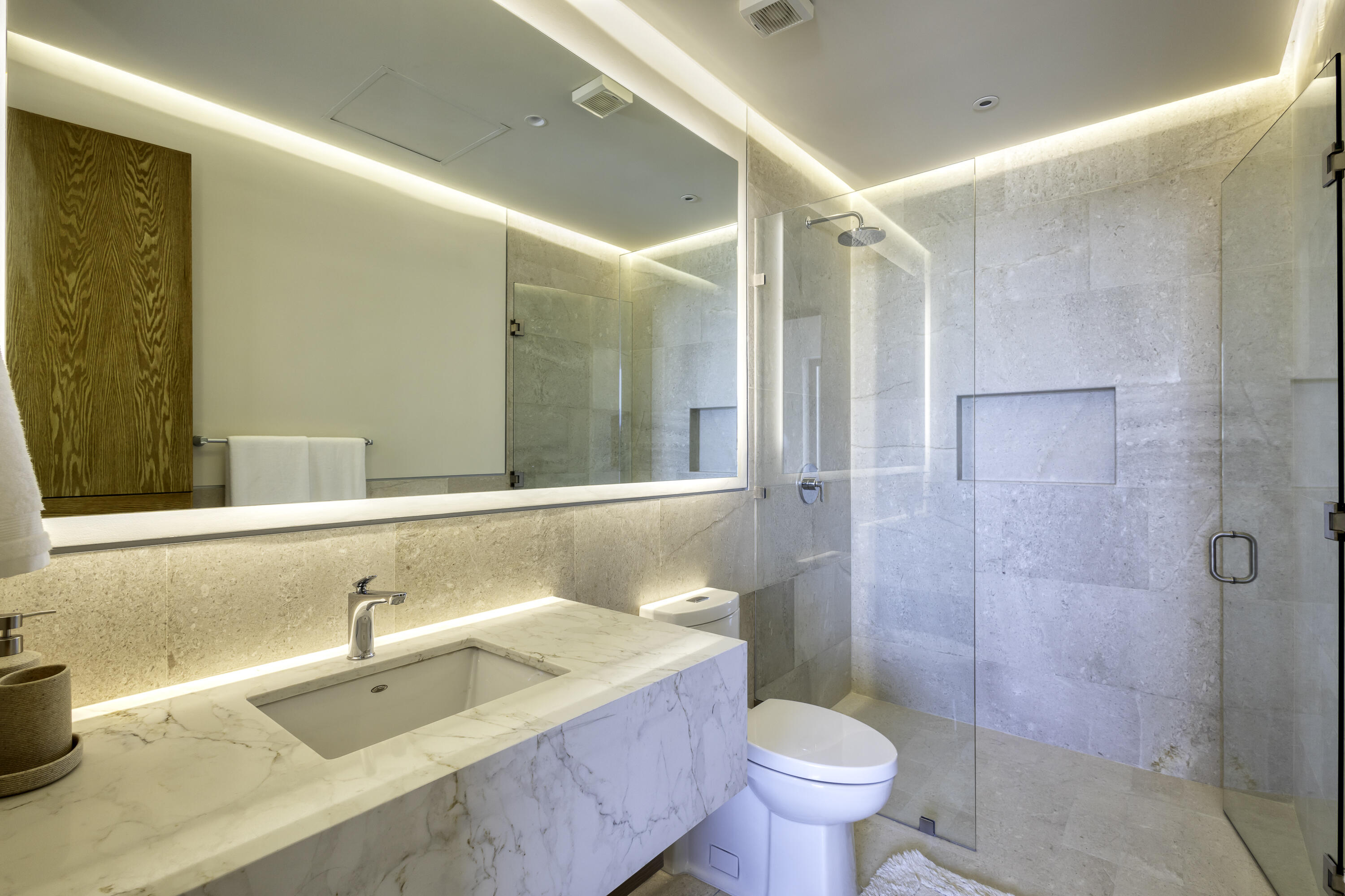 Solesta Luxury Residence 22F