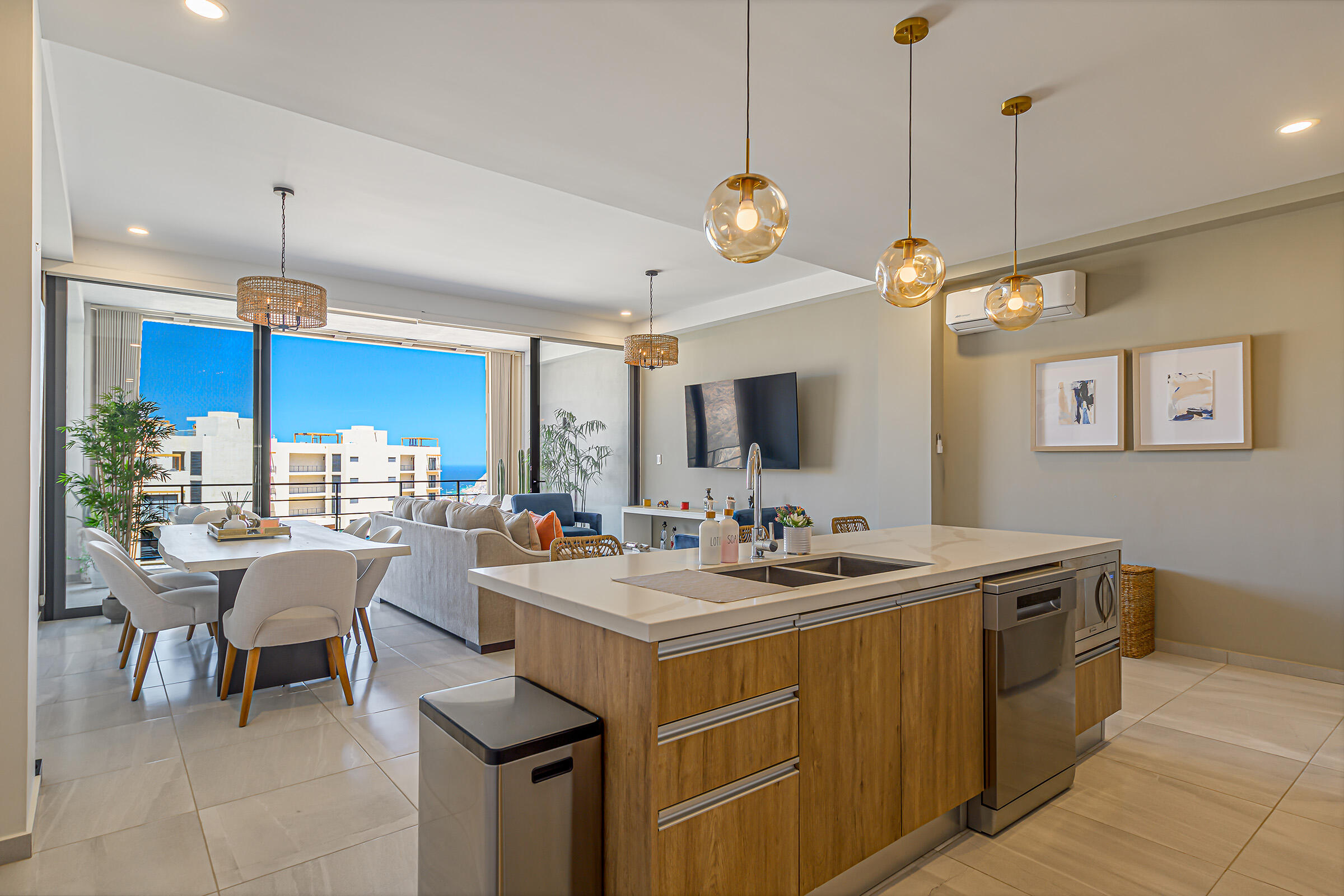 Maria Condo 103