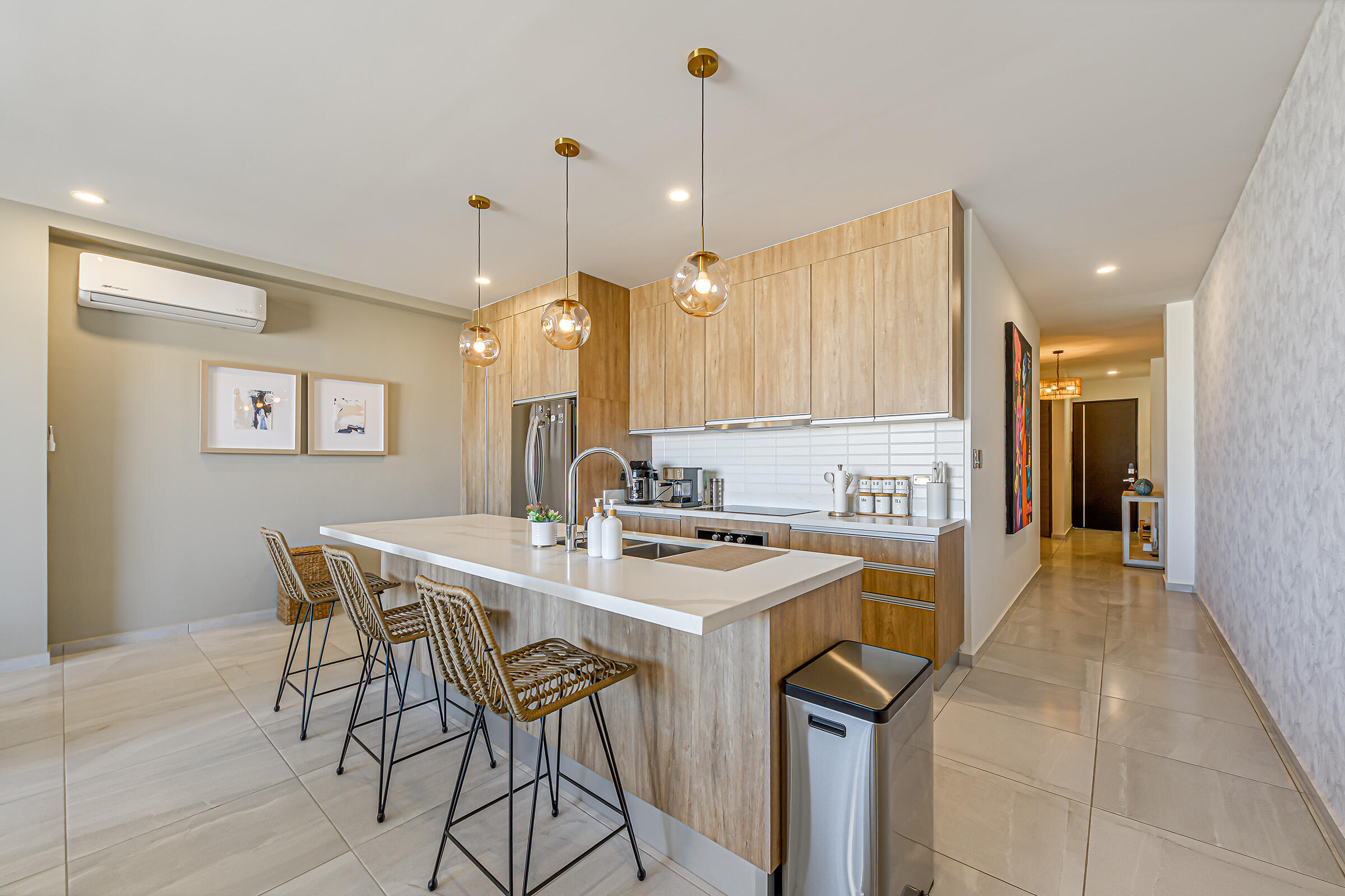 Maria Condo 103