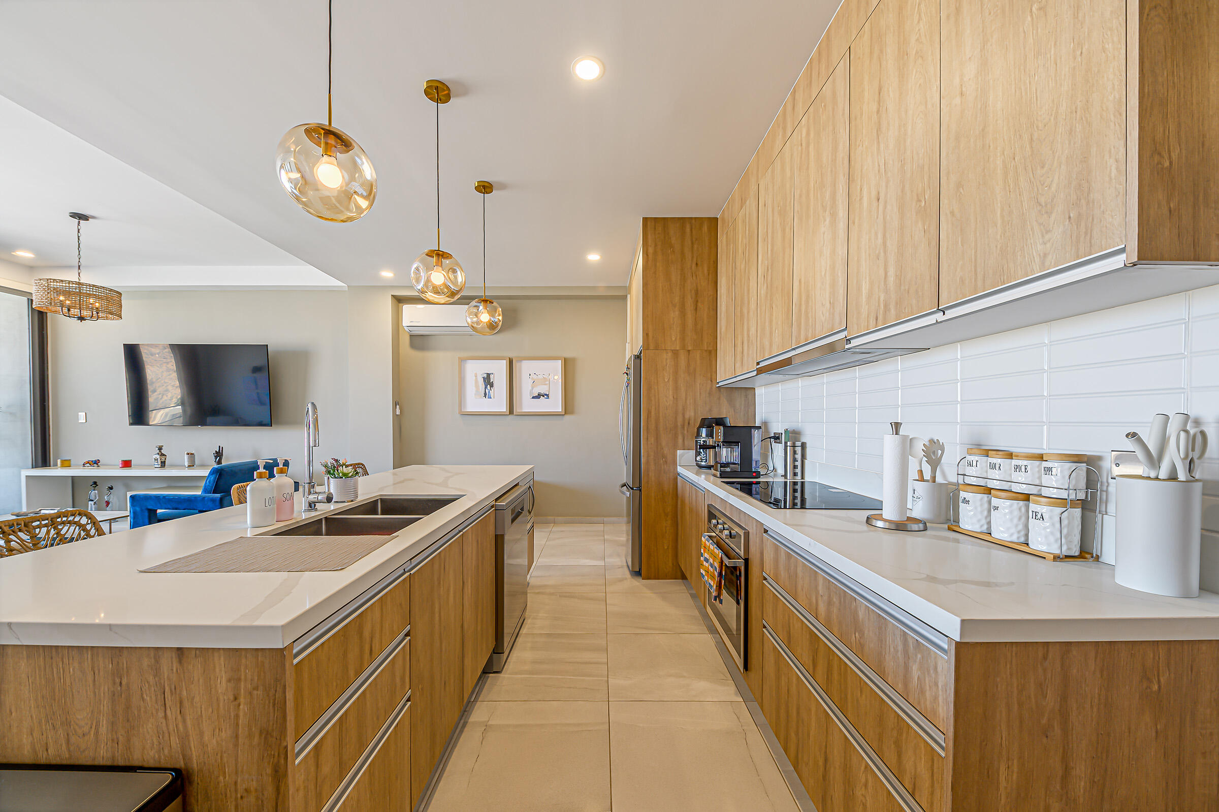 Maria Condo 103